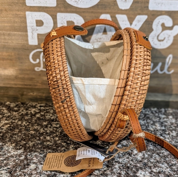 NWT Woven Wicker Round Crossbody Handbag - Picture 4 of 5